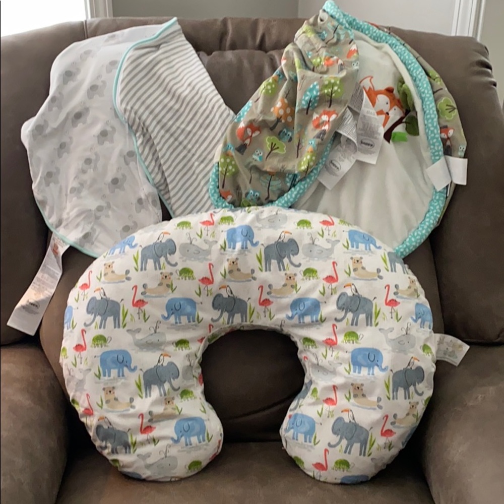 Boppy Pillow + 3 covers